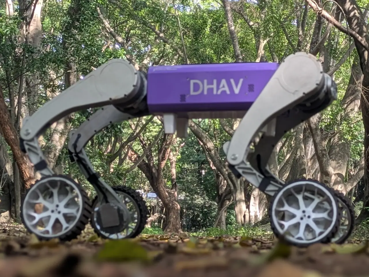 DHAV-Hy side profile showing hub-drive wheels and leg actuators